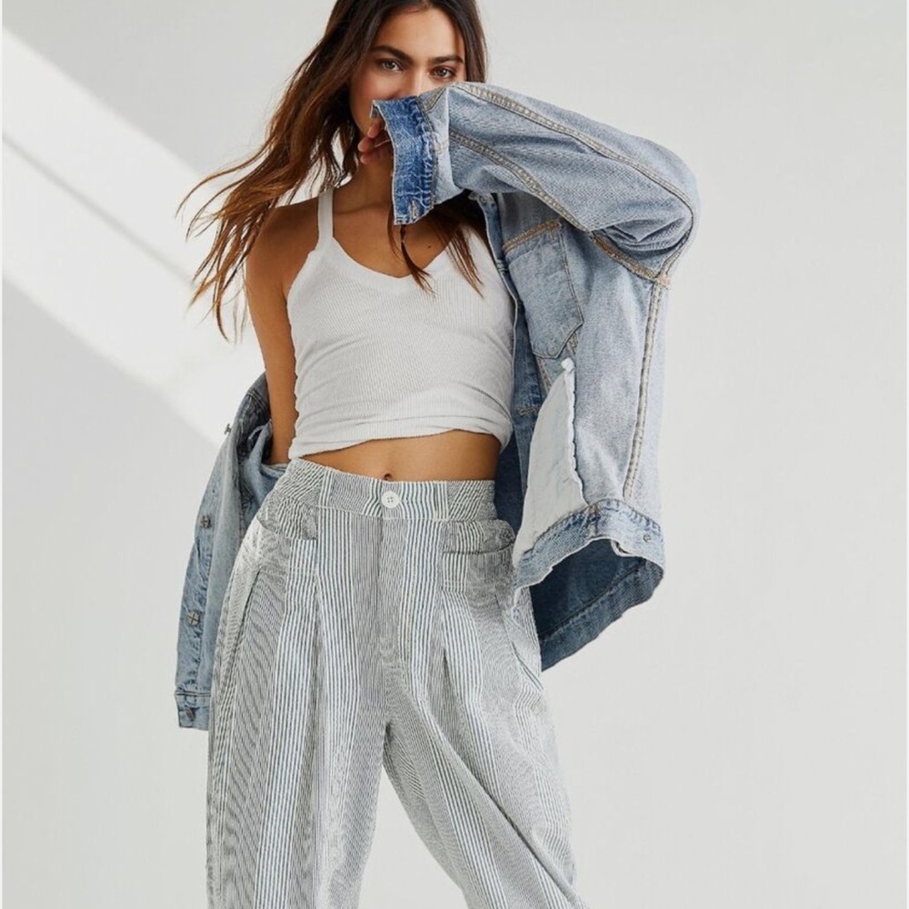 Free People Blue Make a Stand Pants
Size L
Waist 15”
Rise 13”
Inseam 26”